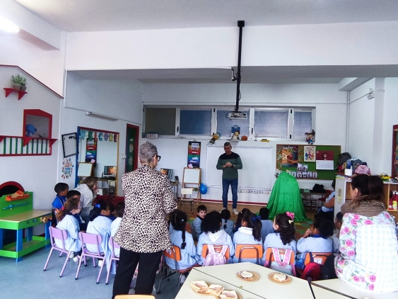 CUENTACUENTOS EN LENGUA DE SIGNOS EN EL COLEGIO LA PURÍSIMA